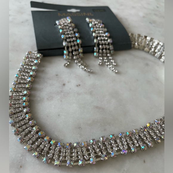 NWT- Earrings and Matching Necklace Set. Stunning jewel fashion jewelry set - Picture 2 of 5